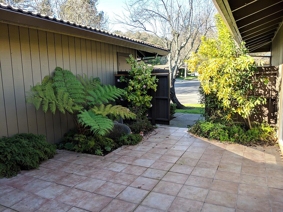 1st image of 28 Twin Creeks Dr