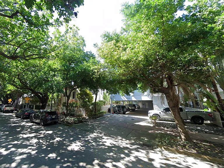 Prettiest, most shaded street south of 5th street. 1 assigned parking under roof.