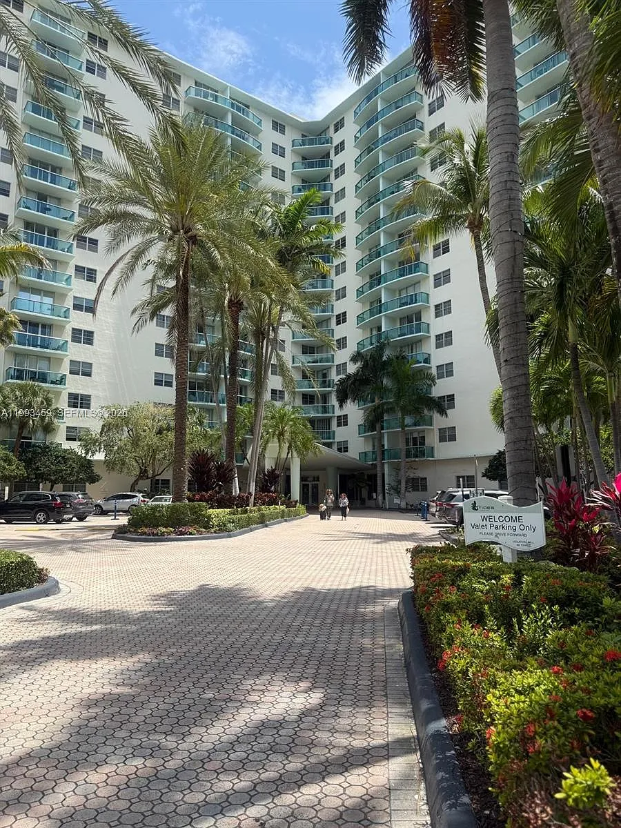 Building Photo - 3801 S Ocean Dr #4P