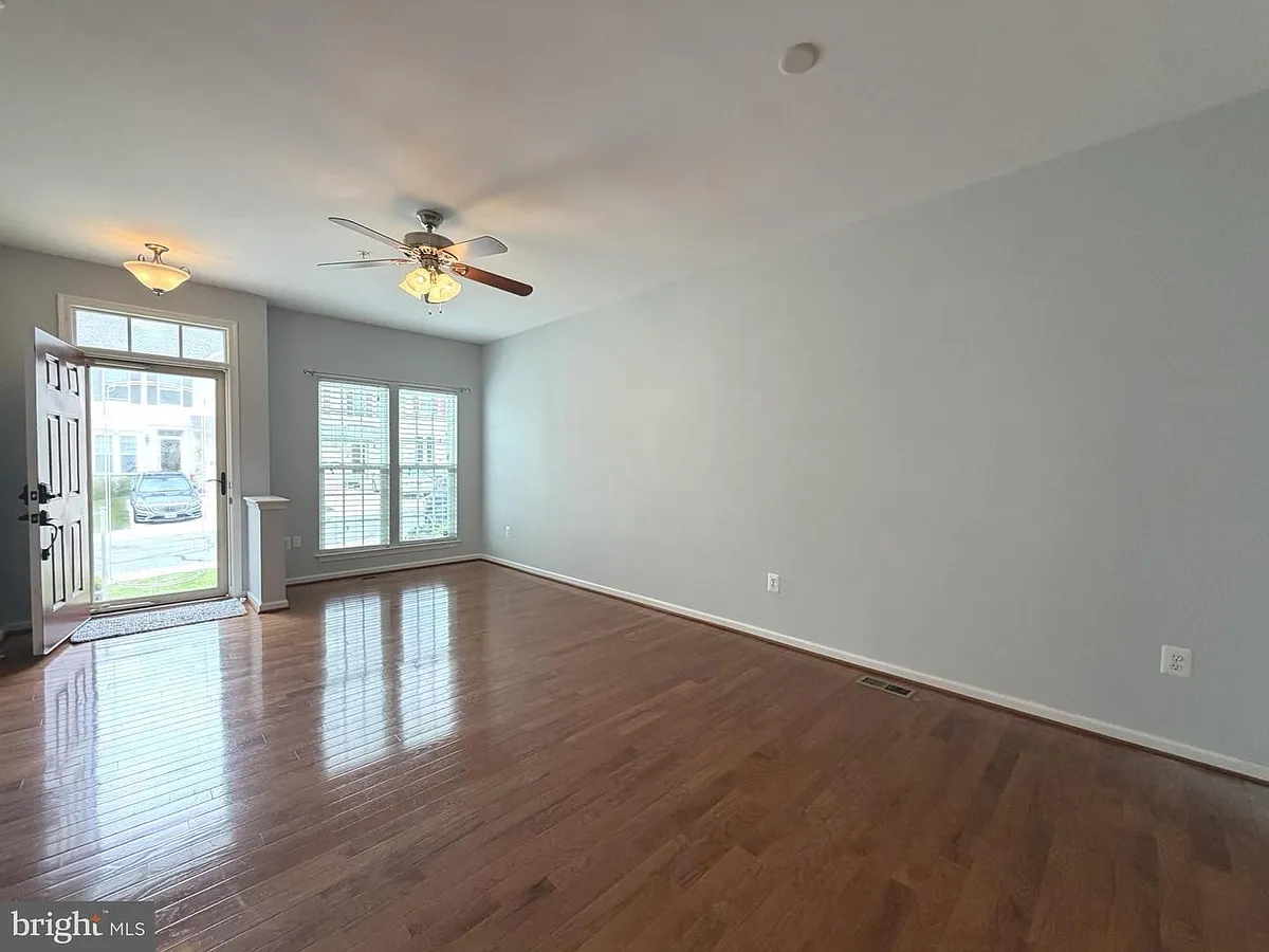 Building Photo - 2911 Lomond Pl