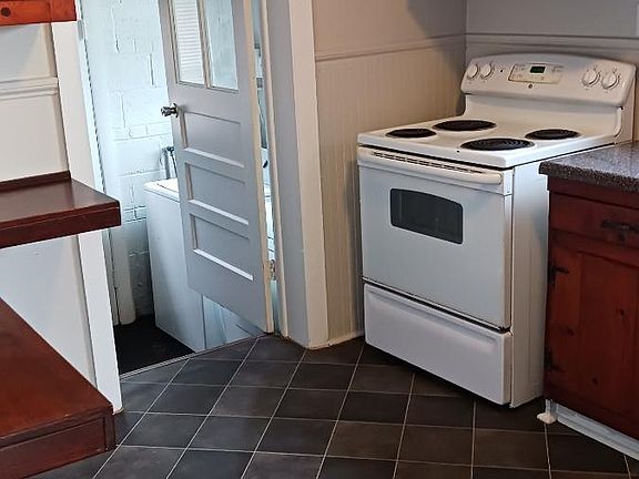 Kitchen leads to laundry room