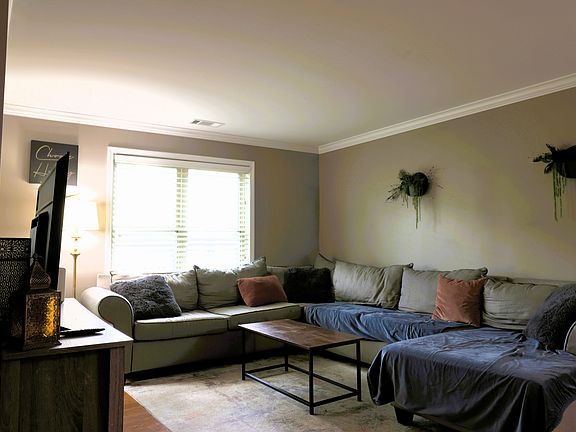 3rd image of 129 Glengarry Dr APT 110