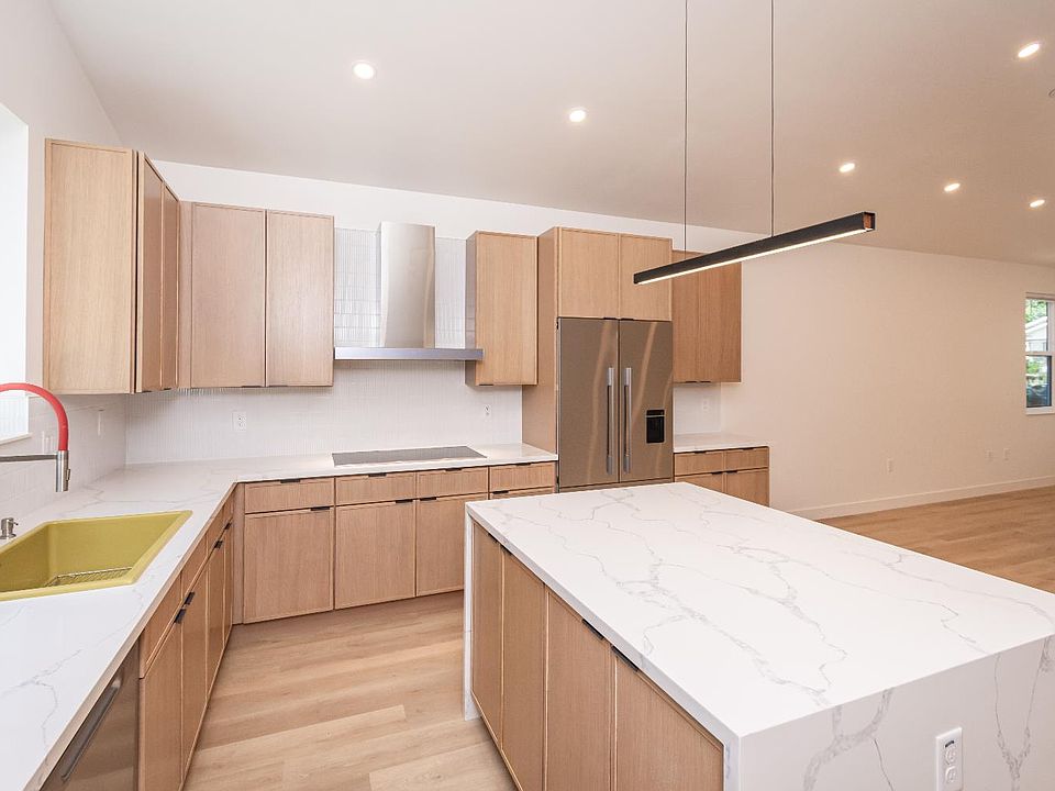 1st image of 3946 3rd Ave #3946