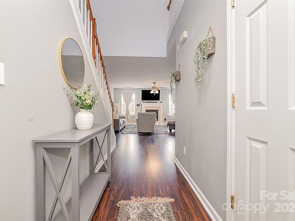 5th image of 5008 Mesa Ct