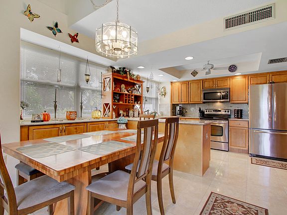5th image of 8105 Oakton Ct #5B