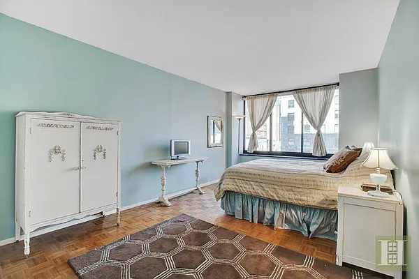 Rented by Halstead Real Estate | media 29