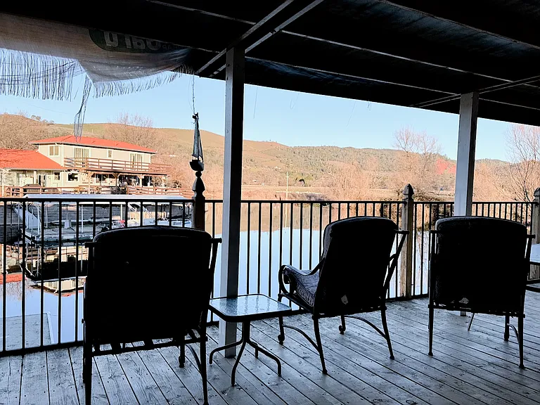 695 Ketch Ct — Photo 1