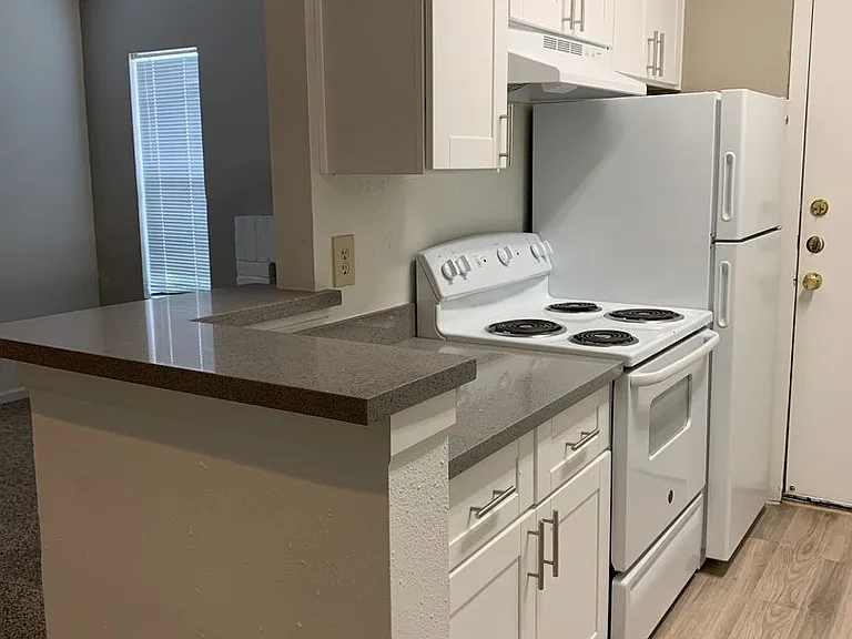 Emerald Cove Apartments — Photo 145