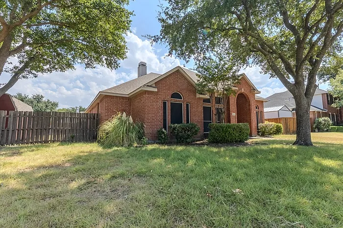 4 bed, 2.0 bath, 1837 sqft, $2,799 — Photo 3