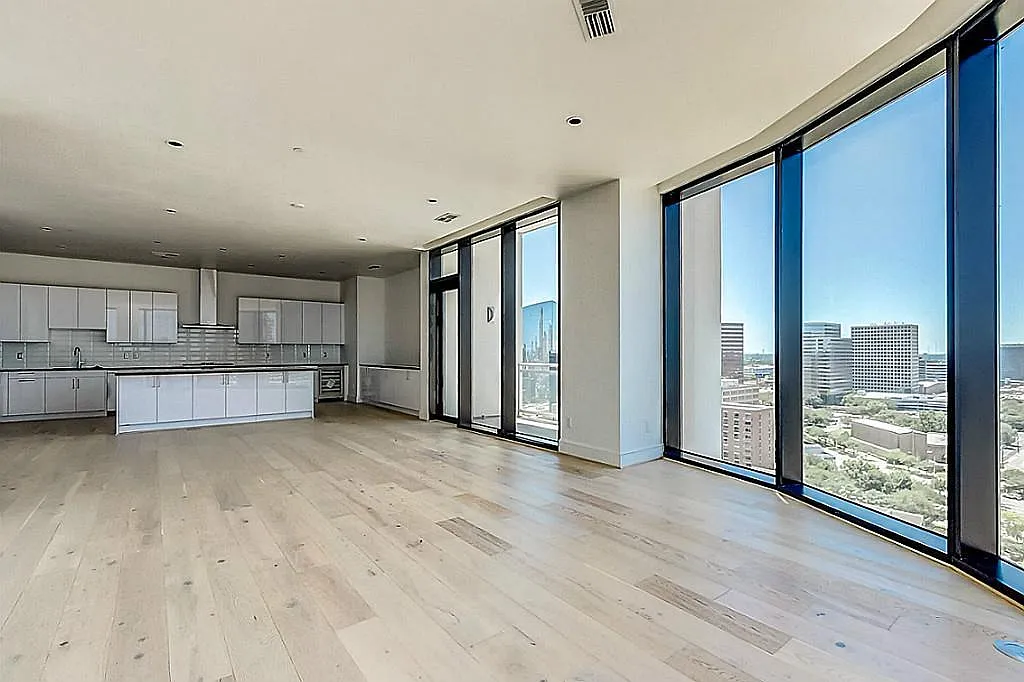 3 bed, 3.5 bath, 2826 sqft, $8,000 — Photo 3