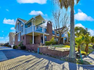 3100 75th St APT 5, Galveston, TX 77551