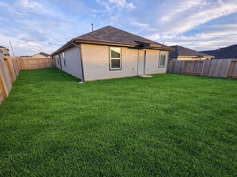 40821 Hawthorne Glades St — Photo 19