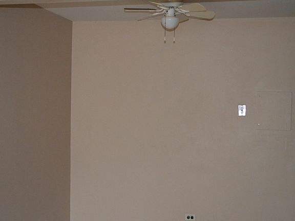 2nd image of 100 Willow Ln APT 105