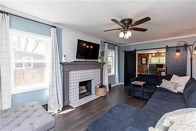 3rd image of 3938 Lower Beaver Rd