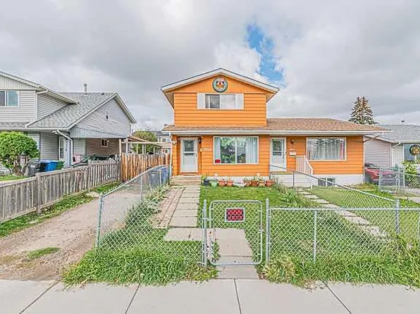 3326 Radcliffe Dr SE, Calgary, AB T2A 6C4