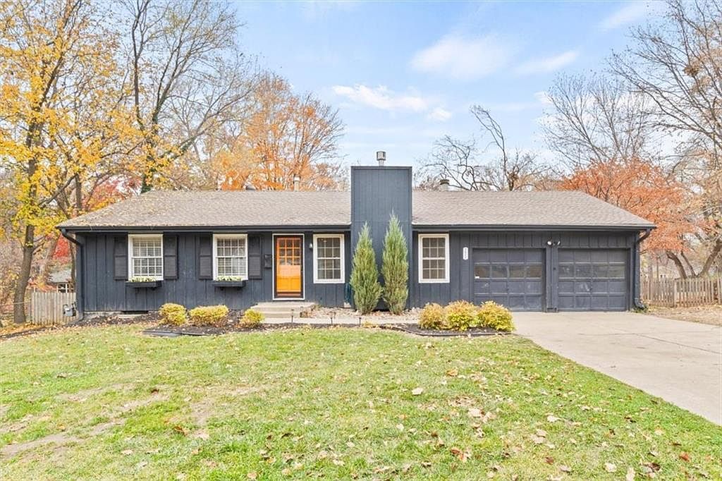7612 Maple St, Prairie Village, KS 66208 | Zillow