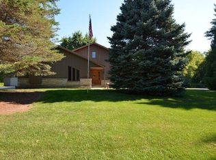 12146 W Saint Martins Rd, Franklin, WI 53132