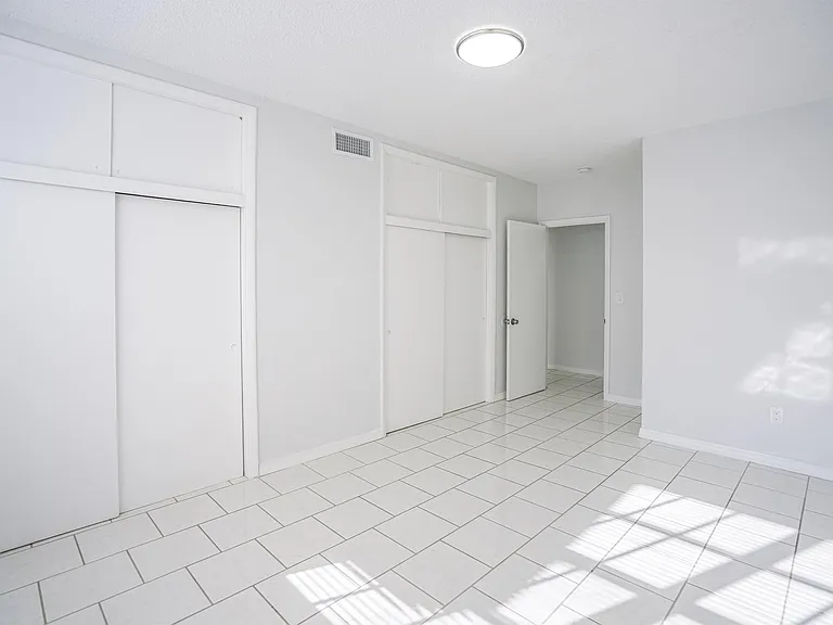 1940 Bay Dr #15 — Photo 18