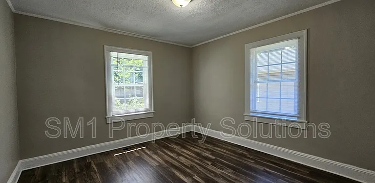 1215 Arlington St — Photo 11