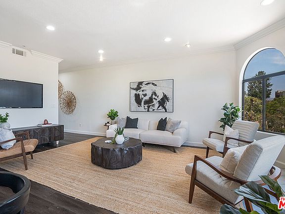 4th image of 1541 S Bedford St APT 201