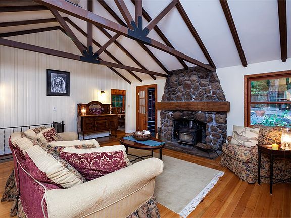 3rd image of 316 Blakewood Way