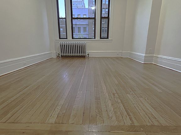 3rd image of 124 W 72nd St APT 4C