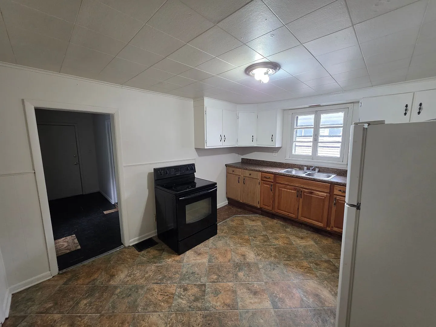 3 Bedroom Single Floor Living Available Now — Photo 2