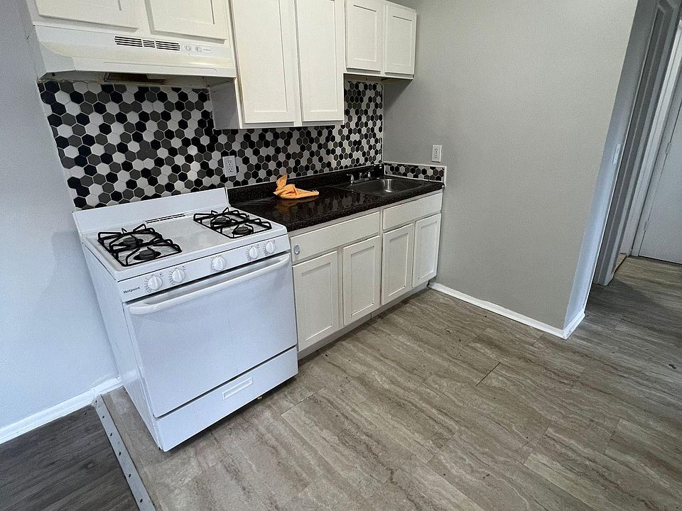 1st image of 395 Stuyvesant Ave #12