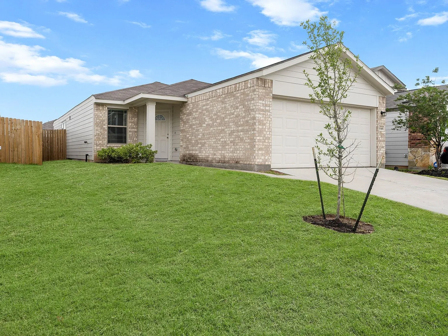 4 bed, 2.0 bath, 1513 sqft, $2,200 — Photo 2
