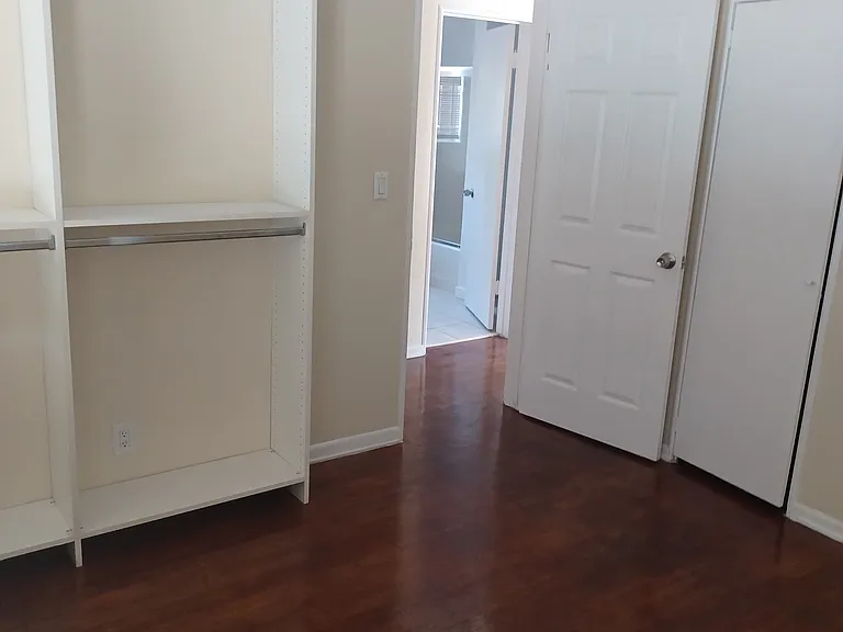 10847 Saticoy St — Photo 15