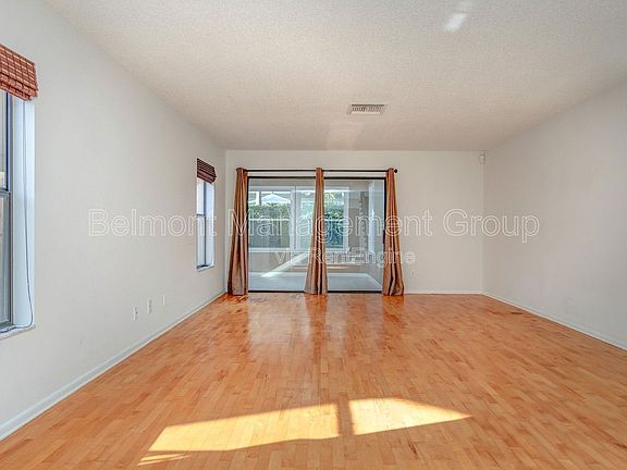 4th image of 1049 Aragon Ave
