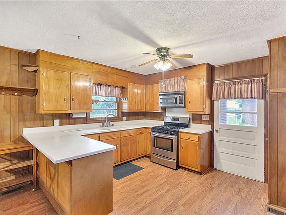 4th image of 410 Auburn Ave