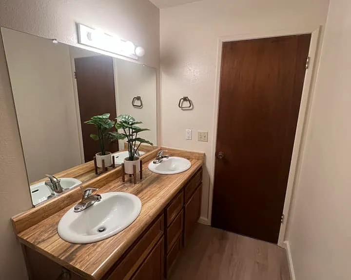 1418 Sylvan Ave — Photo 9