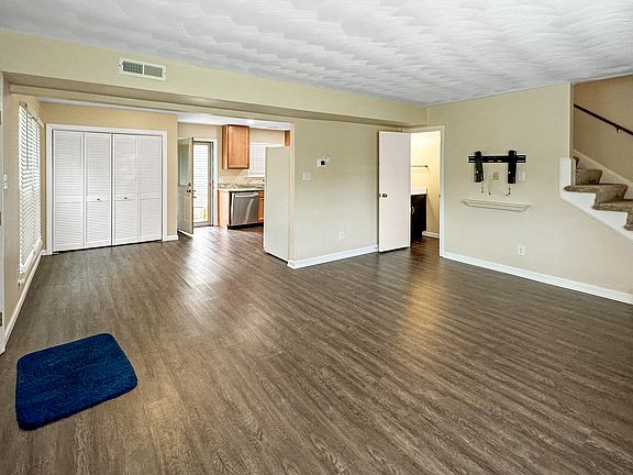 3rd image of 2261 Powhatan Ave