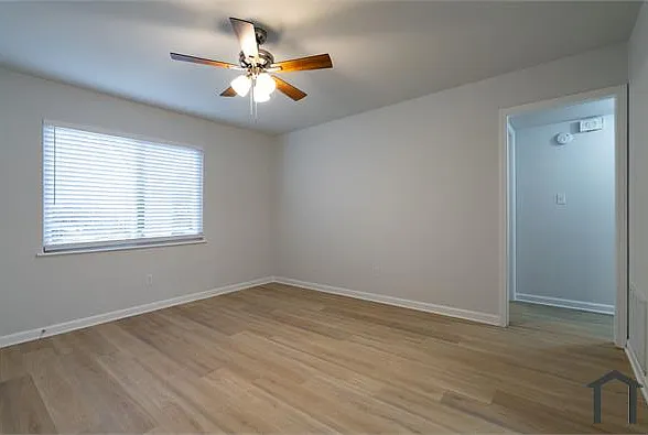 760 Davis Cir SW #6 — Photo 17