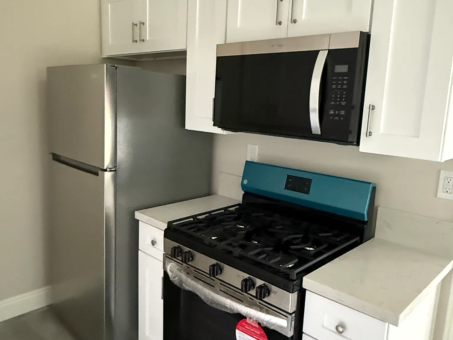 2 bed, 900 sqft, $2,399 — Photo 3