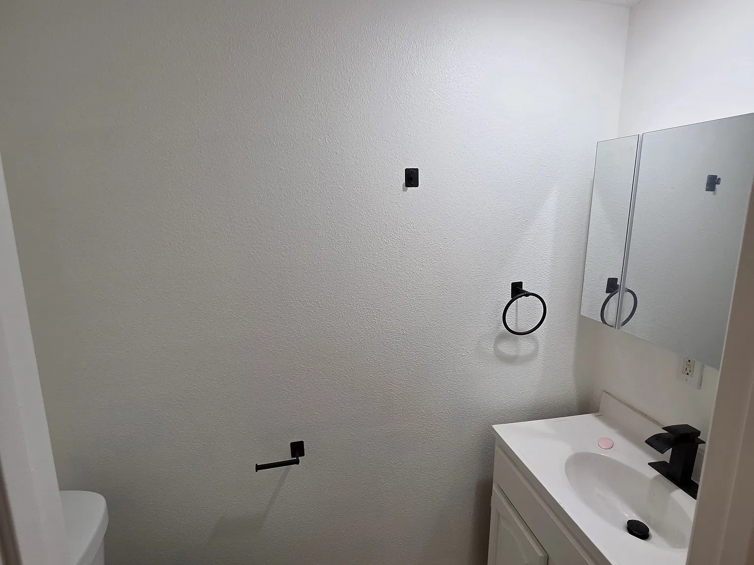 3 bed, 1.5 bath, 1140 sqft, $3,300 — Photo 3