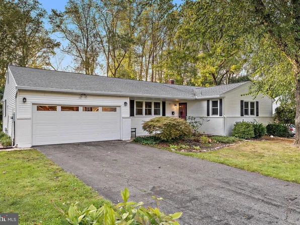 801 N Country Club Dr, Newark, DE 19711