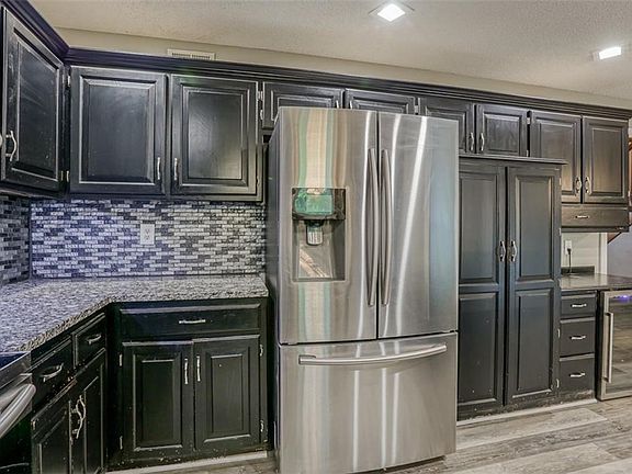 5th image of 3241 S Gateway Dr