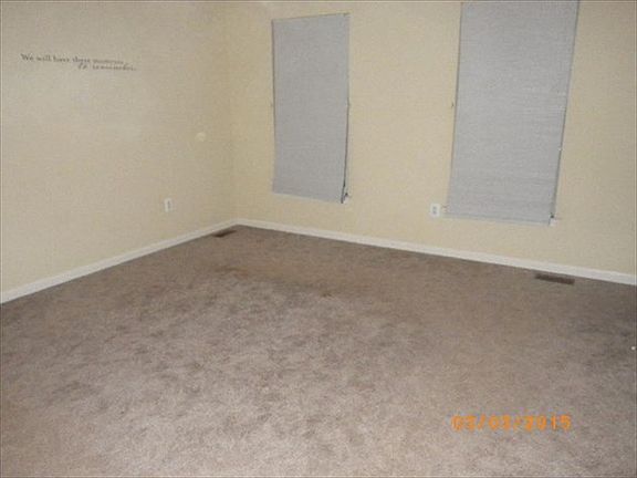 5th image of 301 Streett Cir