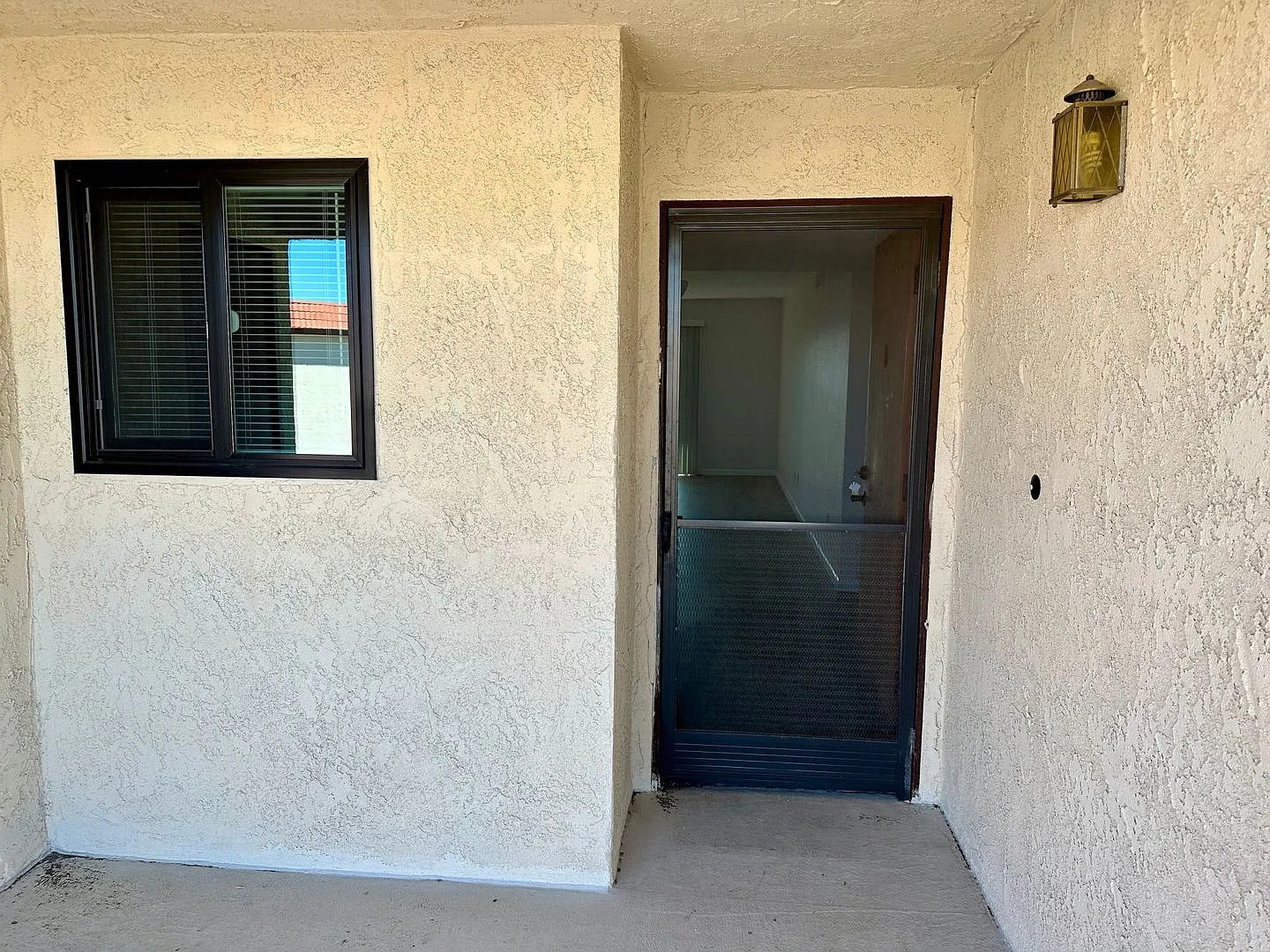 Upstairs Condo with Beautiful Lake View! — Photo 3