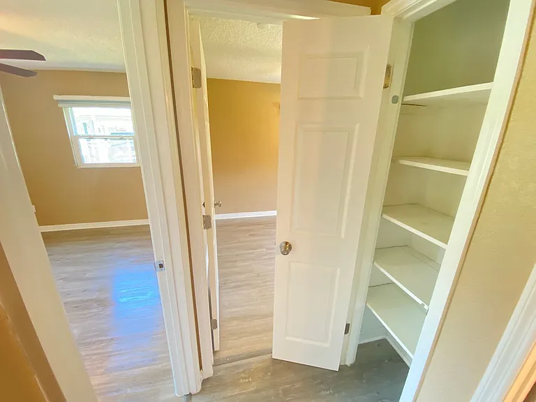 908 Teatro Ct — Photo 19