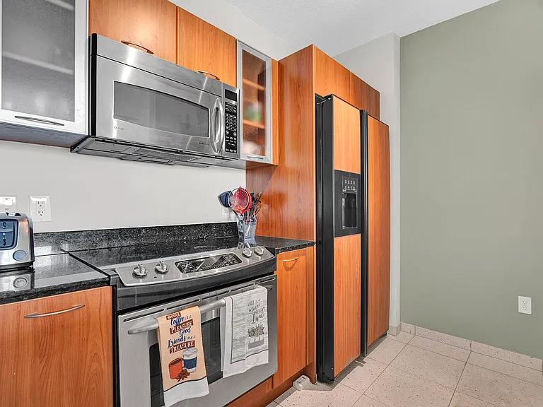 100 NE 6th St #203 — Photo 11
