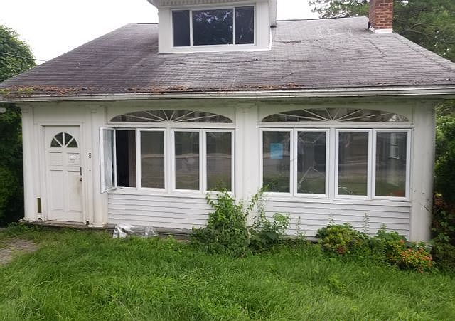 1st image of 8 Clover St