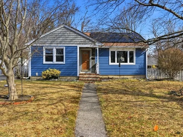 46 Dias Ter, Somerset, MA 02726