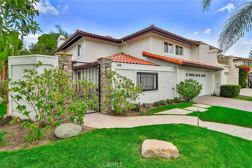 4 bed, 2672 sqft, $7,500 — Photo 2