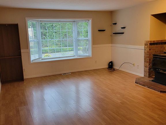 4th image of 11967 Avellana Cir NW