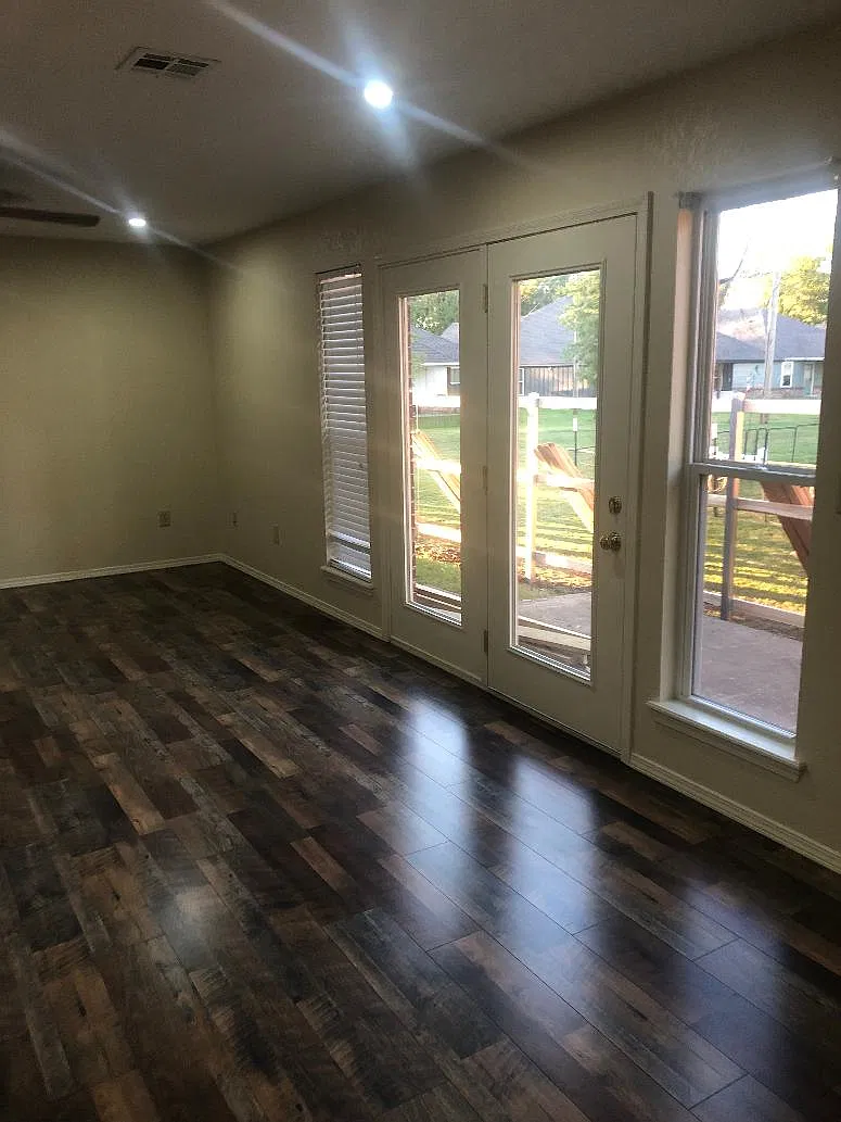 2 bed, 930 sqft, $1,150 — Photo 2