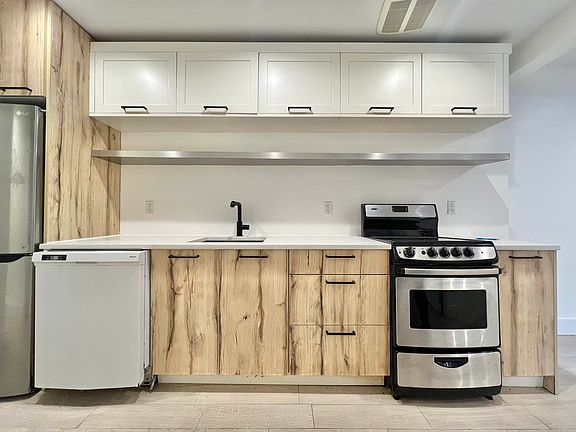 5th image of 437 Throop Ave #B