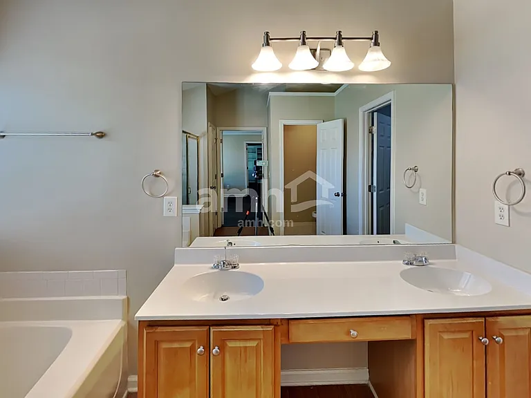 2923 Villa Lake Dr — Photo 13